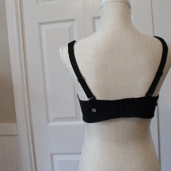 Lululemon Run Times Bra - Hook & Eye closure with adjustable straps 36C - Picture 4 of 7